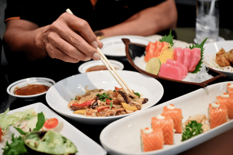 糖尿病患者さんが外食する際の注意点は？食事のコツやポイントを伝授